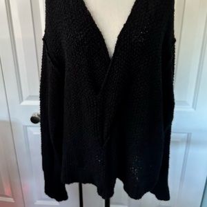 DESIGNED BY FREE PEOPLE!!!! Fabulous Cond V-Neck Sweater With Front Crisscross